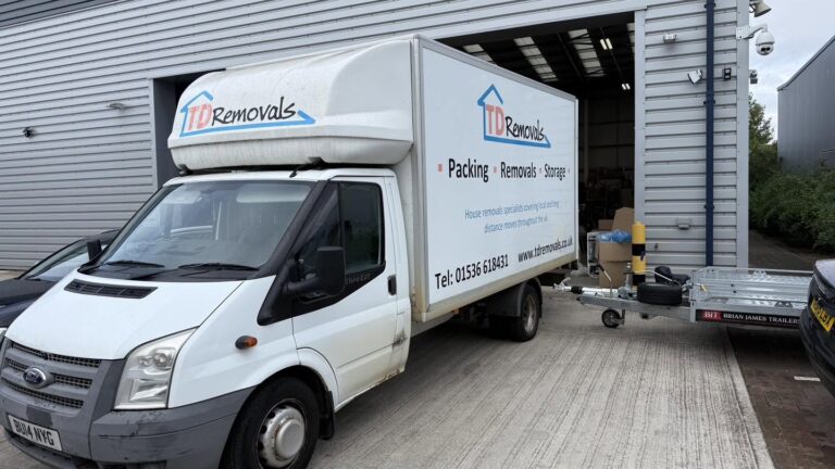 milton keynes to corby house removal